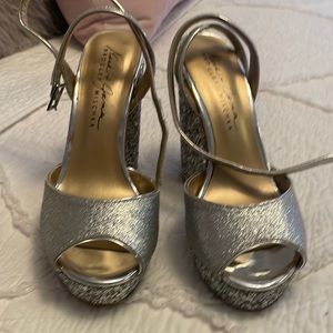 Badgley Mischka Glitter Platform Peep Toe Heels Size 7.5